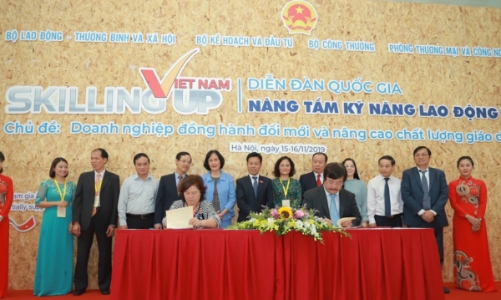 Thủ tướng cùng các tập đoàn lớn tại diễn đàn Nâng tầm kỹ năng lao động Việt Nam