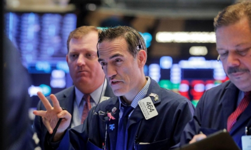 Cổ phiếu bán lẻ kéo Dow Jones và S&P 500 tuột khỏi mức kỷ lục