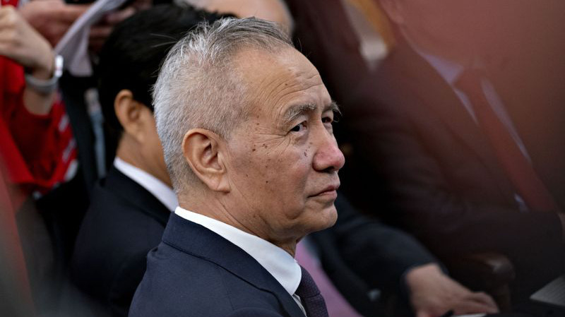 Phó thủ tướng Trung Quốc Lưu Hạc - Ảnh: Bloomberg.