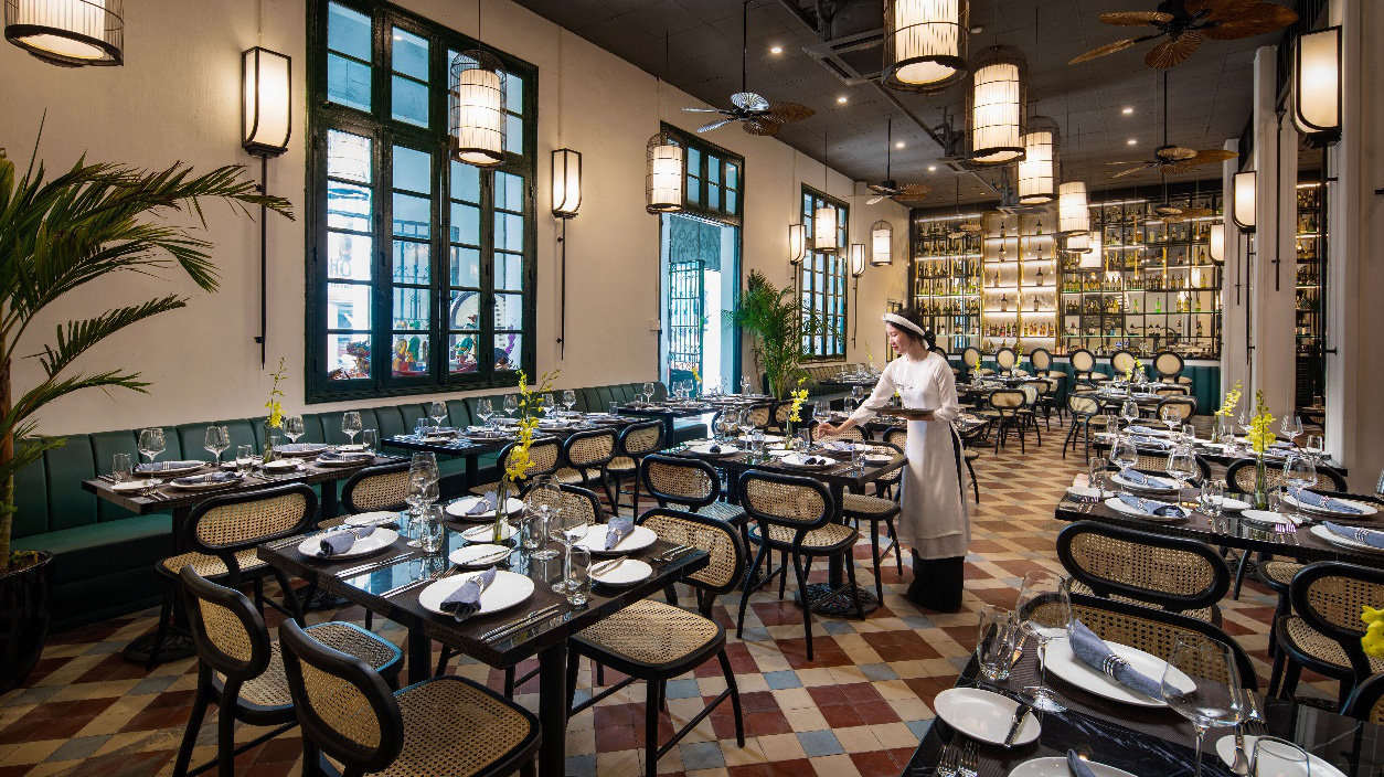 Nằm trên phố Tràng Tiền, Opera Garden có một không gian khá rộng và đủ lớn dành cho những nhóm đông tổ chức sự kiện hay tiệc tùng.