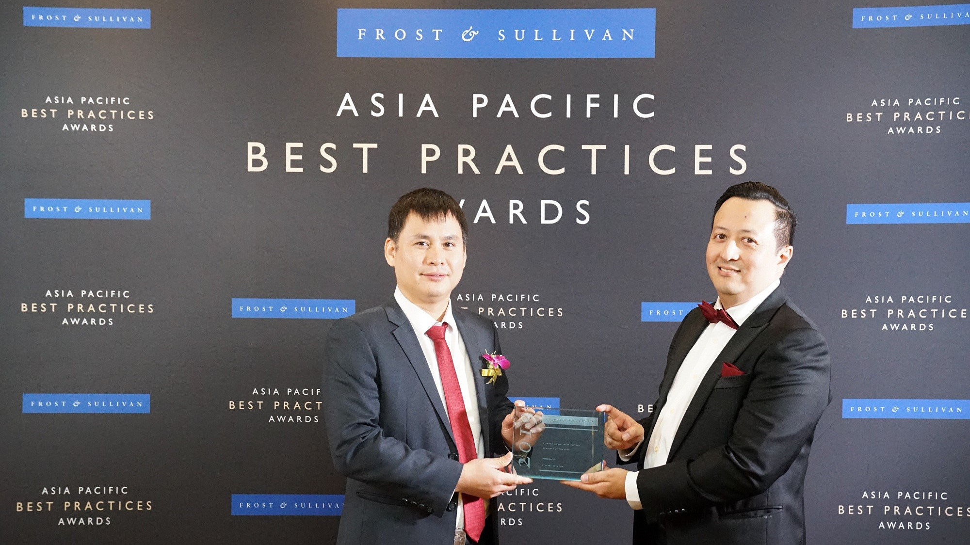 Viettel vinh dự nhận giải thưởng Frost & Sullivan 2019.