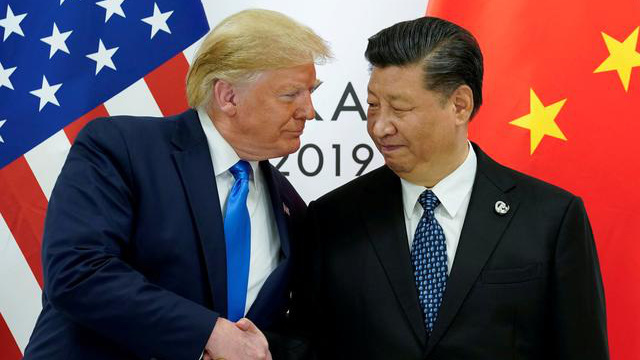 Tổng thống Mỹ Donald Trump (trái) và Chủ tịch Trung Quốc Tập Cận Bình trong cuộc gặp ở Nhật Bản, tháng 6/2019 - Ảnh: Reuters.