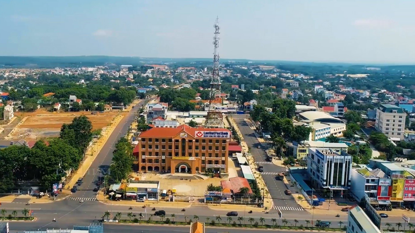 Nhà đất Tp.HCM cùng các khu vực lân cận đang tăng giá cao trong thời gian qua, những dự án bất động sản với mức giá trên dưới 1 tỷ đồng đã khan hiếm. 