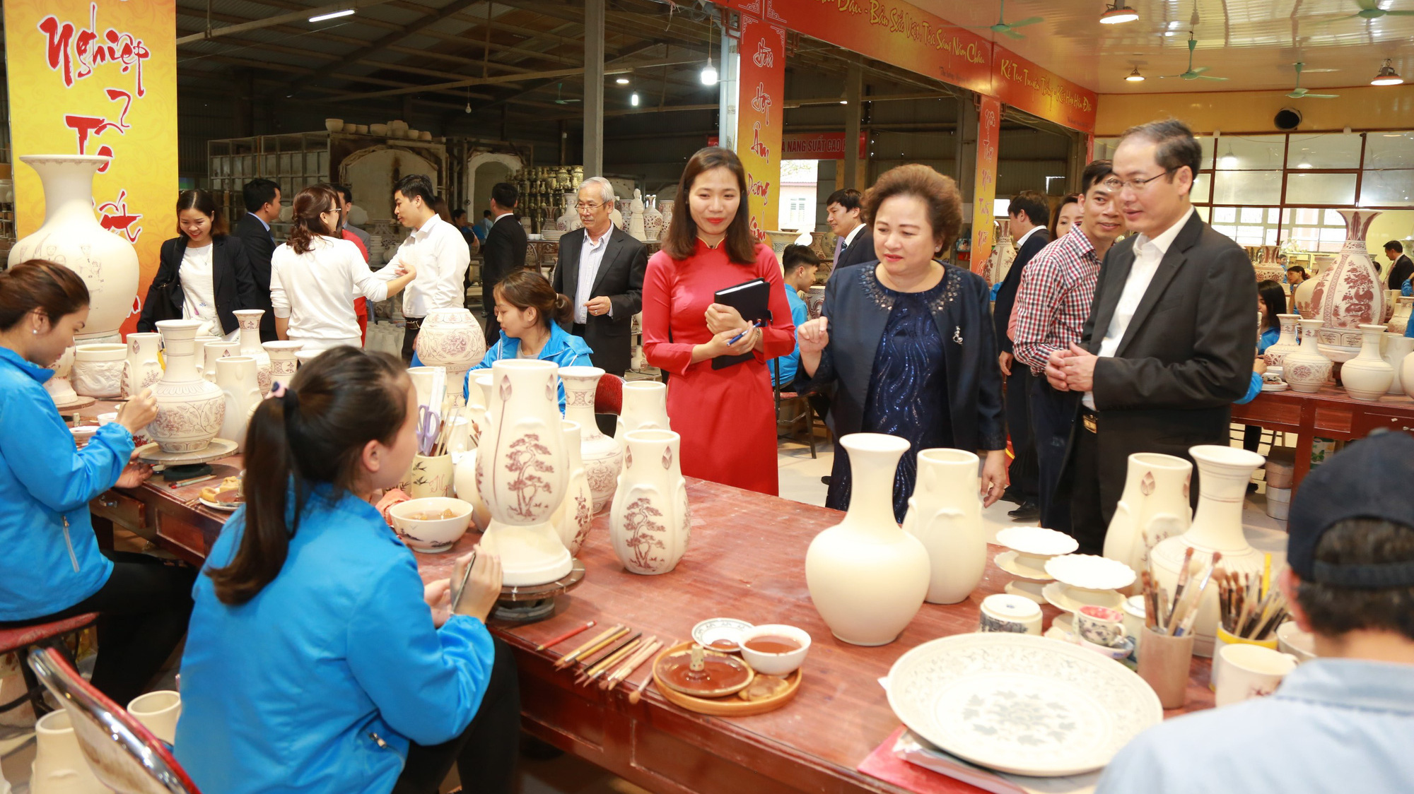 Với tâm huyết của mình, bà Nguyễn Thị Nga - Chủ tịch Tập đoàn BRG định hướng phát triển Gốm Chu Đậu trở thành một trong những biểu tượng Quốc gia.
