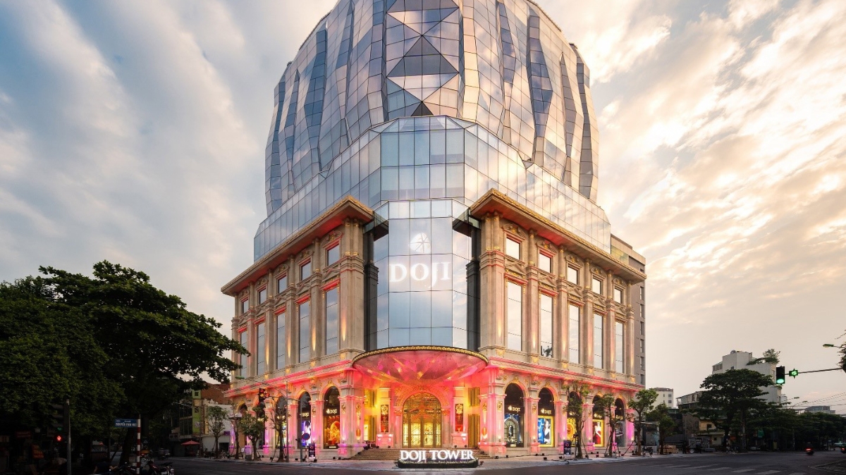 Tòa nhà DOJI Tower hiện diện như viên kim cương khổng lồ tại số 5 Lê Duẩn, quận
Ba Đình, Hà Nội.