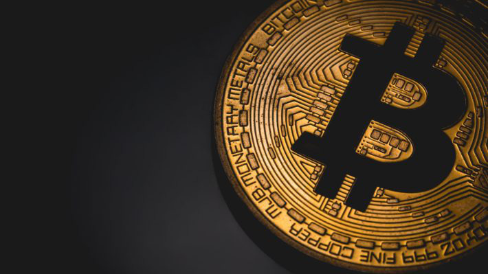 Giá Bitcoin đạt đỉnh cao lịch sử gần 20.000 USD vào cuối năm 2017.