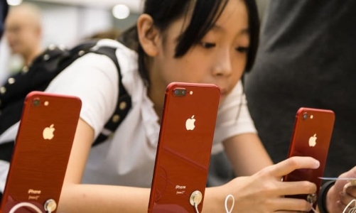 iPhone lại đắt hàng ở Trung Quốc, cổ phiếu Apple lập kỷ lục mới