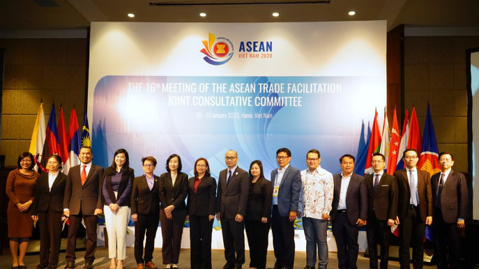 Báo chí chỉ được phép có mặt 10 phút tại hội nghị. Ảnh: Quang Phúc