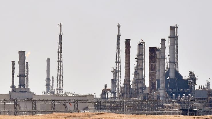 Một cơ sở dầu lửa của hãng Saudi Aramco gần thủ đô Riyadh của Saudi Arabia, tháng 9/2019 - Ảnh: Getty/CNBC.