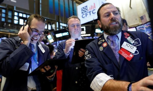 Cổ phiếu công nghệ đưa S&P 500 lần đầu vượt mốc 3.300 điểm