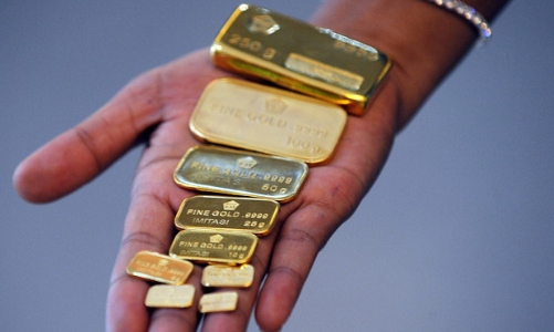 Vàng trong nước ngược chiều thế giới, USD tự do đi ngang