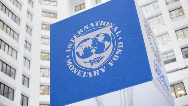 Logo IMF tại trụ sở định chế này ở Washington DC, Mỹ -  Ảnh: Getty/CNBC.