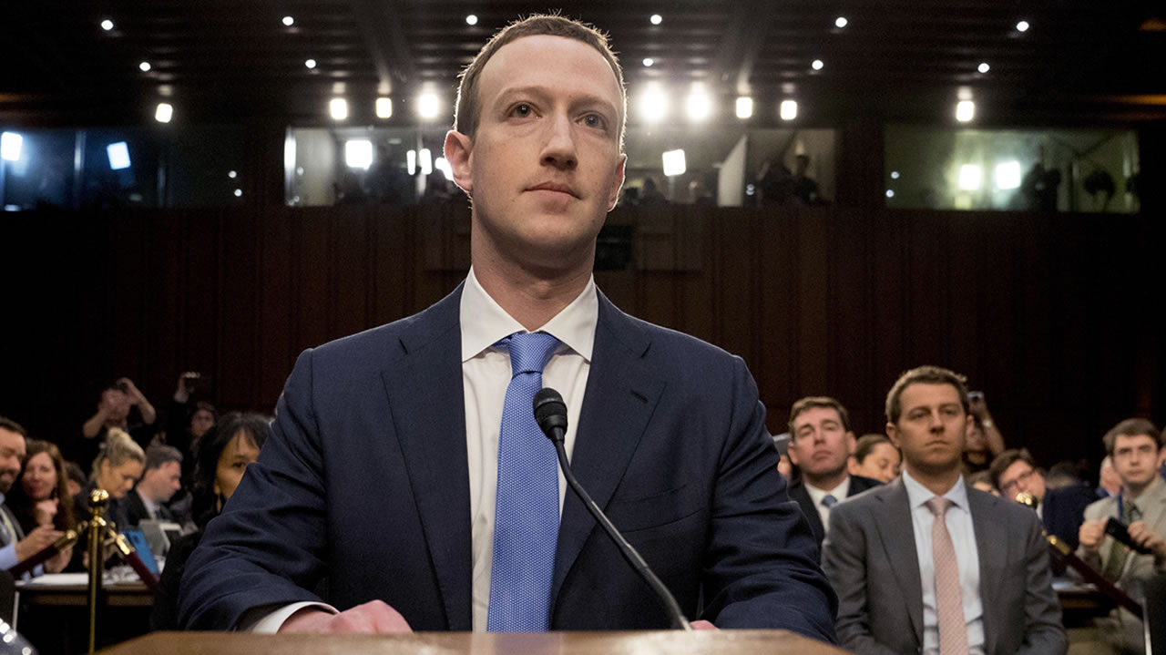 CEO Mark Zuckerberg của Facebook trong một phiên điều trần trước Quốc hội Mỹ - Ảnh: ABC.