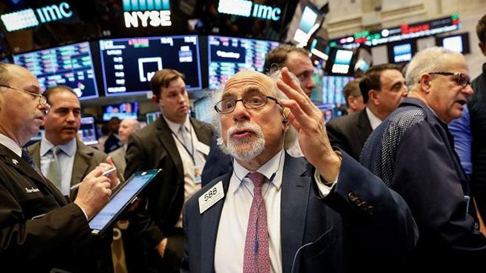 Các nhà giao dịch cổ phiếu trên sàn NYSE ở New York, Mỹ - Ảnh: Reuters.