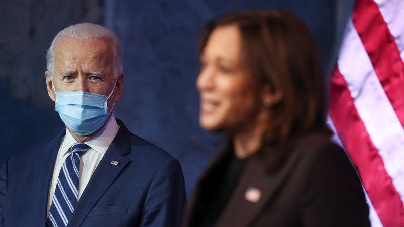 Ông Joe Biden và người đồng tranh cử Kamala Harris phát biểu ở Delaware ngày 10/11 - Ảnh: Reuters.