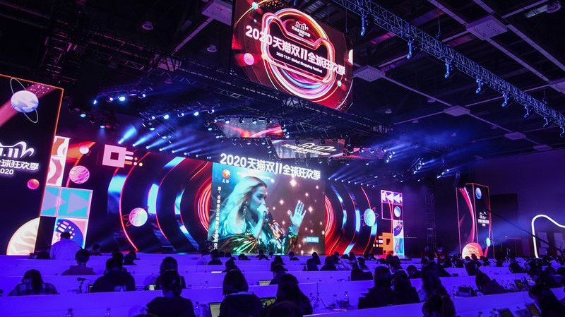 Ca sỹ Kate Perry biểu diễn livestream trong lễ hội mua sắm Ngày độc thân 11/11 của Alibaba - Ảnh: Bloomberg.