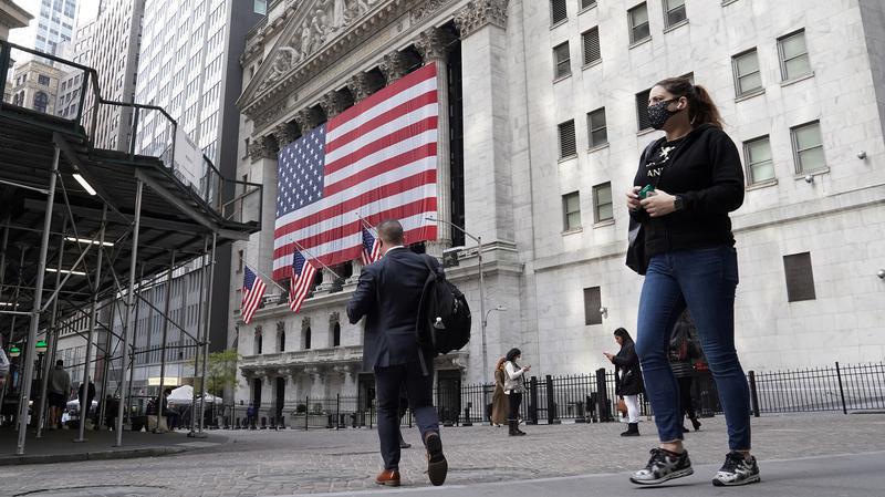 Bên ngoài Sở Giao dịch chứng khoán New York (NYSE) ở quận Mahattan, New York hôm 6/11 - Ảnh: Reuters.
