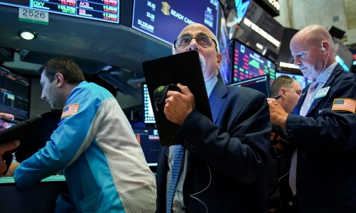 Covid-19 leo thang khiến chứng khoán Mỹ tuột khỏi mức kỷ lục