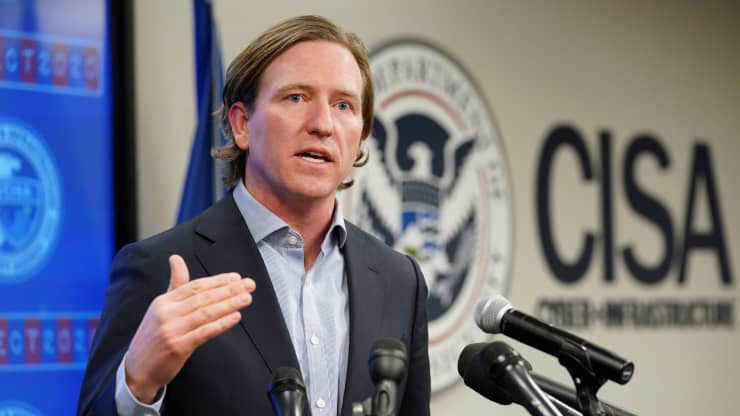 Ông Christopher Krebs, Giám đốc Cục An ninh mạng và hạ tầng thuộc Bộ An ninh nội địa Mỹ, tại một sự kiện vào tháng 3/2020 - Ảnh: Reuters.