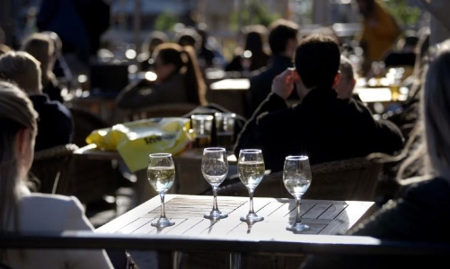 Từng từ chối phong tỏa, Thụy Điển giờ siết vội các biện pháp chống Covid-19