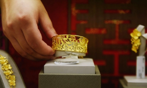 Vàng thế giới lao dốc “chóng mặt”, trong nước “bay” 700.000 đồng/lượng