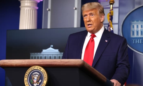 Ông Trump bất ngờ họp báo, nhưng chỉ trong… 1 phút