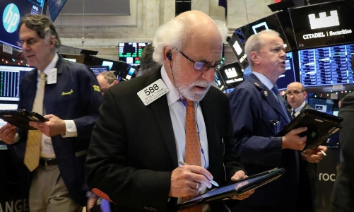 Số người thất nghiệp tăng khiến chứng khoán Mỹ tuột khỏi mức kỷ lục