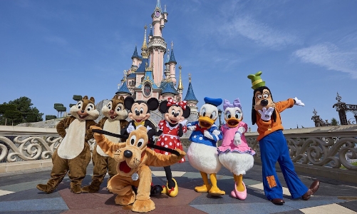 Điêu đứng vì Covid-19,  Walt Disney sa thải 32.000 nhân viên