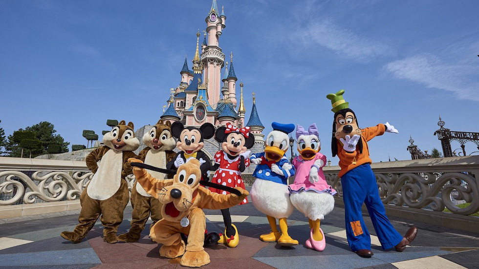 Công viên chủ đề là một mảng kinh doanh chính của Disney.