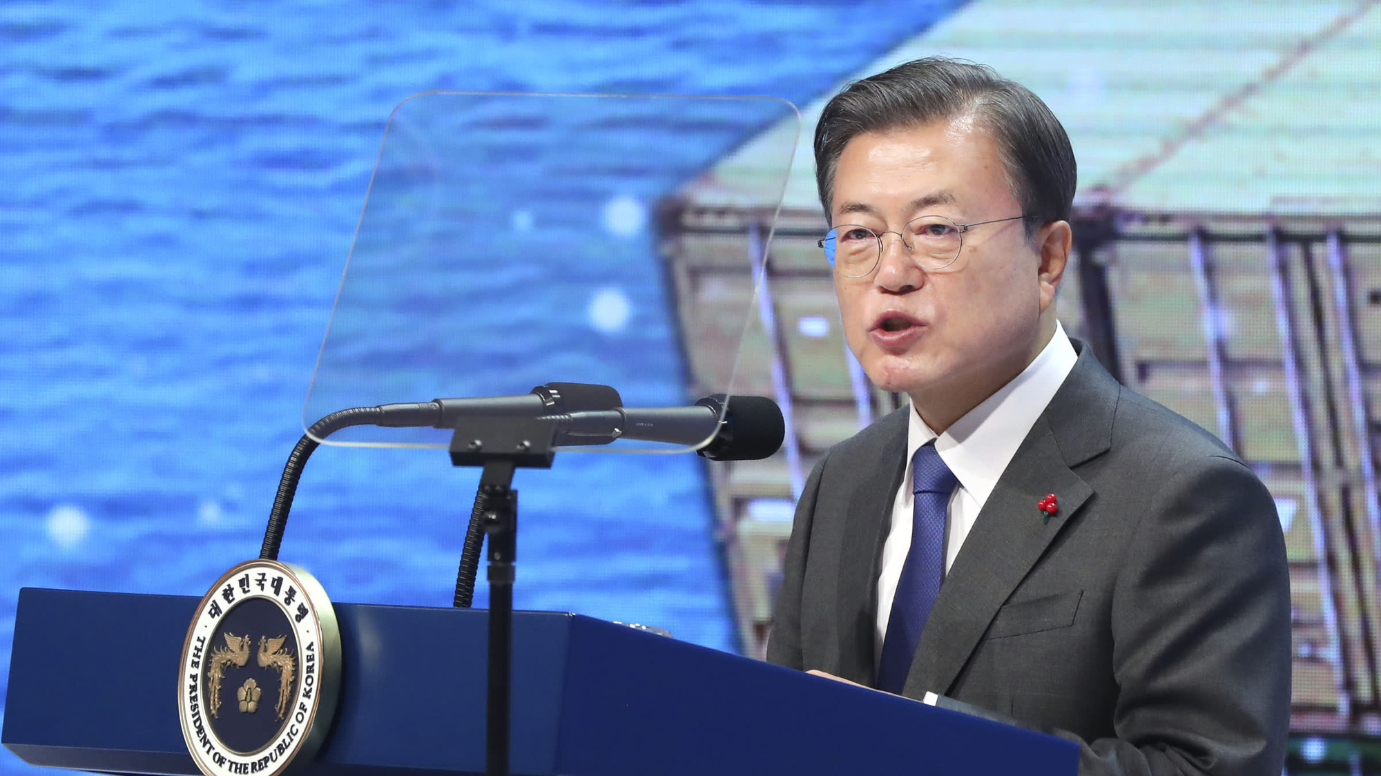 Tổng thống Hàn Quốc Moon Jae-in phát biểu tại sự kiện Trade Day ở Seoul ngày 8/12  - Ảnh: Yonhap/Nikkei.
