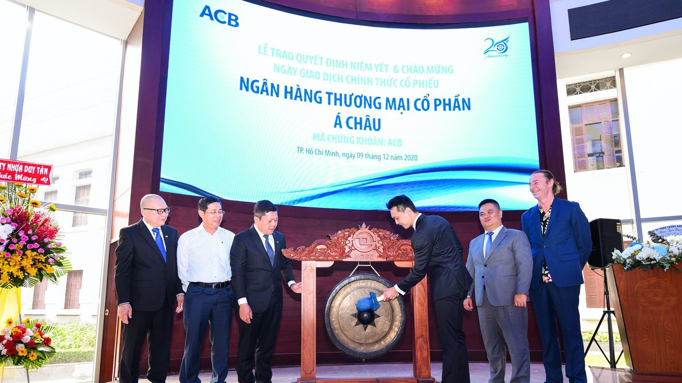 Giới đầu tư săn đón cổ phiếu ACB là điều có thể dự đoán trước khi trước ngày cổ phiếu ngân hàng này chào sàn HOSE, nhiều thông tin tích cực đã lan tỏa khắp các mặt báo.