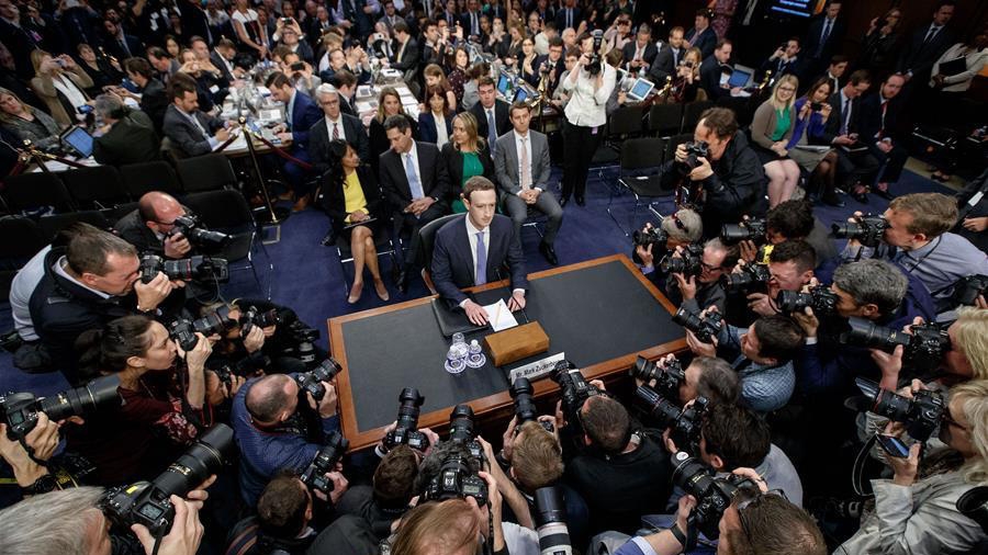 CEO Mark Zuckerberg của Facebook trong một phiên điều trần trước Quốc hội Mỹ năm 2018 - Ảnh: Xinhua.