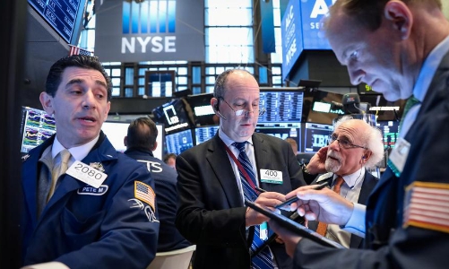 S&P 500 giảm 3 phiên liên tiếp, Nasdaq lập kỷ lục