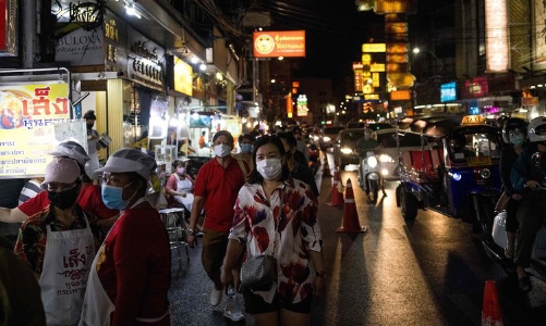 Làn sóng Covid-19 mới đe dọa kinh tế Thái Lan