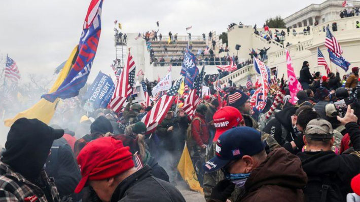 Người biểu tình ủng hộ Tổng thống Donald Trump tại tòa nhà Quốc hội Mỹ ngỳ 6/1 - Ảnh: Reuters.