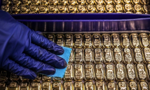 Vàng thế giới lao dốc hơn 4%, trong nước “bay” tiếp 400.000 đồng/lượng