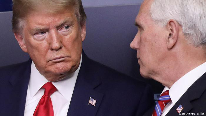 Tổng thống Mỹ Donald Trump (trái) và Phó tổng thống Mike Pence - Ảnh: Reuters.
