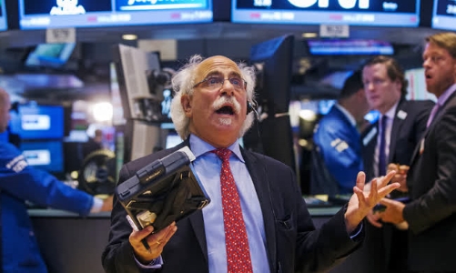 Chứng khoán Mỹ trượt khỏi đỉnh trong lúc đợi tuyên bố từ Fed