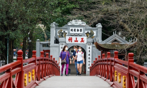 Nền tảng du lịch trực tuyến và khách sạn: 