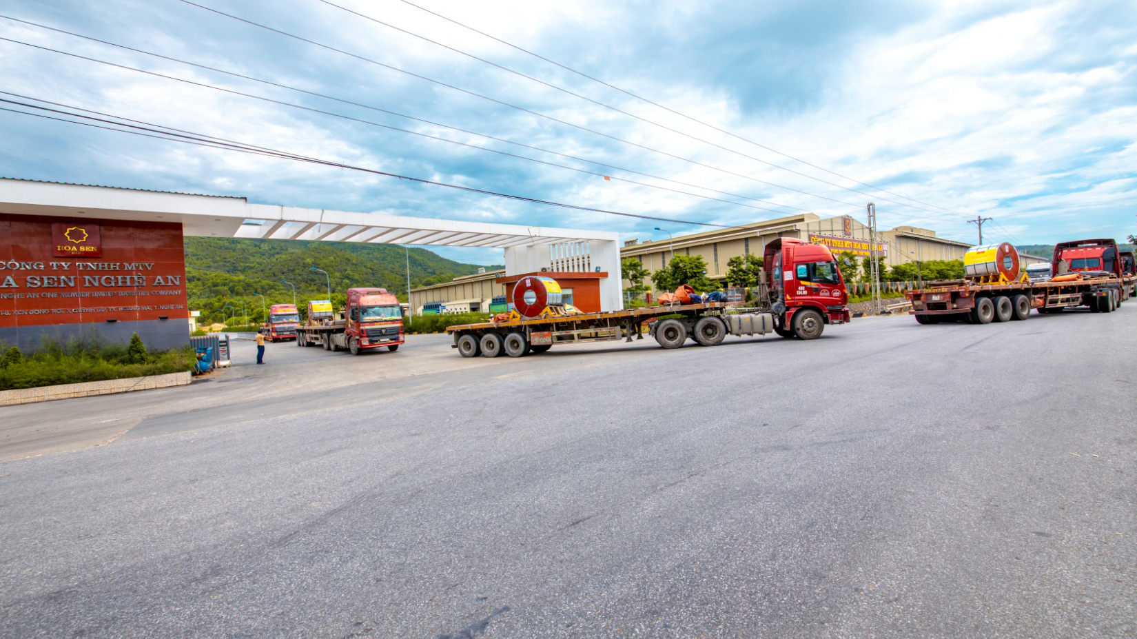 Mùng 2 Tết Tân Sửu 2021, nhà máy Hoa Sen Nghệ An xuất khẩu lô hàng 2.300 tấn đi Mexico (ảnh minh họa).