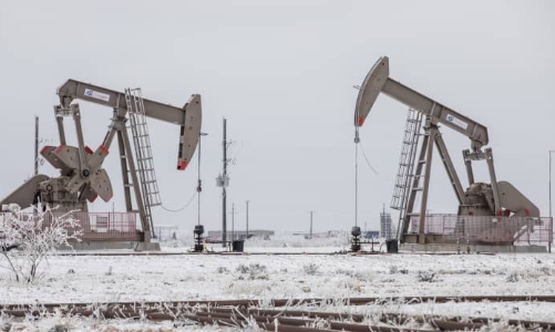 Giá dầu thế giới tăng mạnh, có dự báo lên 100 USD/thùng