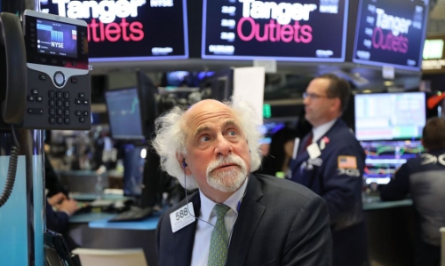 S&P 500 và Dow Jones tăng vào phút chót