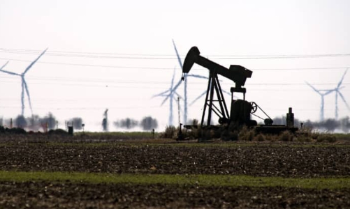 Giá dầu giữ gần đỉnh hơn 1 năm nhờ kỳ vọng vaccine