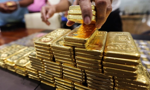 Giá vàng thế giới “cắm đầu” rơi, trong nước giảm cầm chừng
