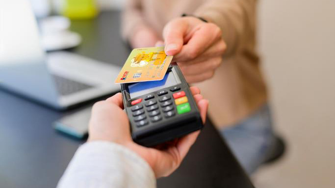 Thẻ chíp ghi nợ nội địa NCB sử dụng công nghệ "không chạm".