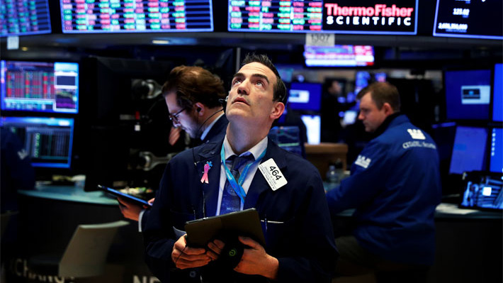 Các nhà giao dịch cổ phiếu trên sàn NYSE ở New York, Mỹ - Ảnh: Reuters.