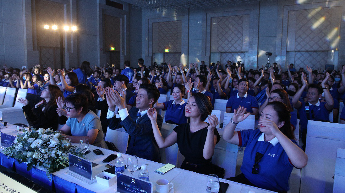 Không khí khán phòng tại lễ ra quân Vega City Nha Trang.