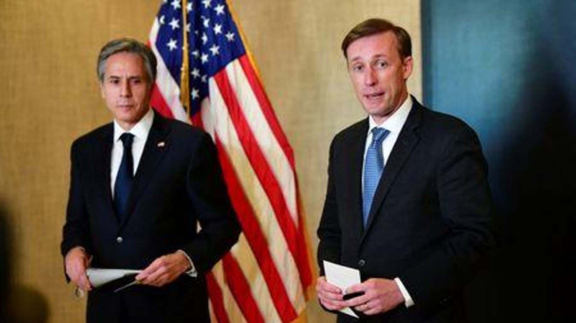 Ngoại trưởng Mỹ Antony Blinken (trái) và cố vấn an ninh quốc gia Mỹ Jake Sullivan họp báo sau khi kết thúc đàm phán cấp cao Mỹ-Trung ở Anchorage, Alaska, ngày 19/3 - Ảnh: Reuters.