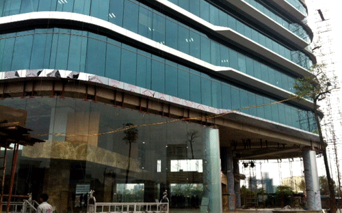 Công trường Star Tower đang hoàn thiện những hạng mục cảnh quan cuối cùng của Dự án để bàn giao căn hộ ngay trong tháng 4/2013.