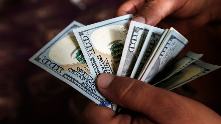 Từ đầu năm đến nay, đồng USD đã mất giá 12% - Ảnh: Getty/Market Watch.<br>